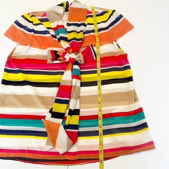 Alice + Olivia Bow Stripe Stretch Silk Top - XS - Picture 9 of 10